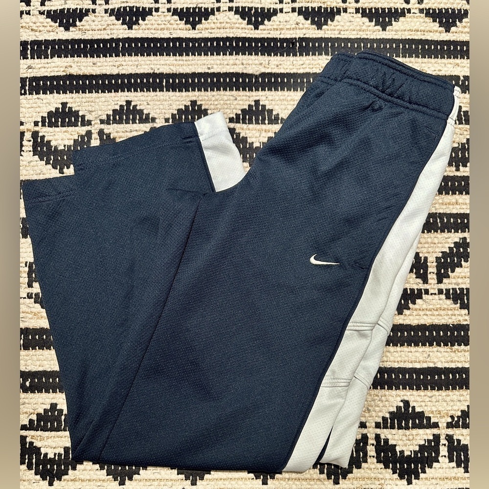 Nike Men's Black and White Stripe - Picture 3 of 3